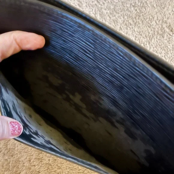 Authentic Louis Vuitton Epi Clutch - Picture 4 of 16